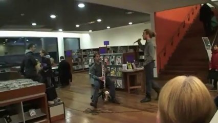 Duo Echo en acoustique à la bibliothèque "je n'aime pas les gens" Aragon