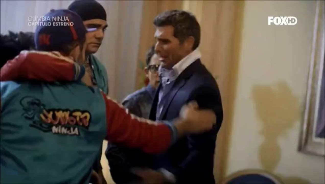 Christian Meier en Cumbia Ninja-capitulo 11 'Pateando culos'