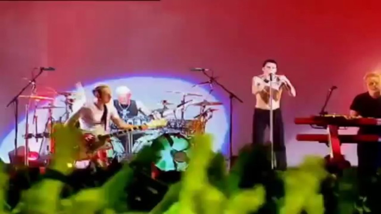 Depeche Mode - Never Let Me Down Again (best live version)(360p_H.264-AAC)