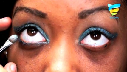 Pop Queen Rihanna: AMA Make Up Look