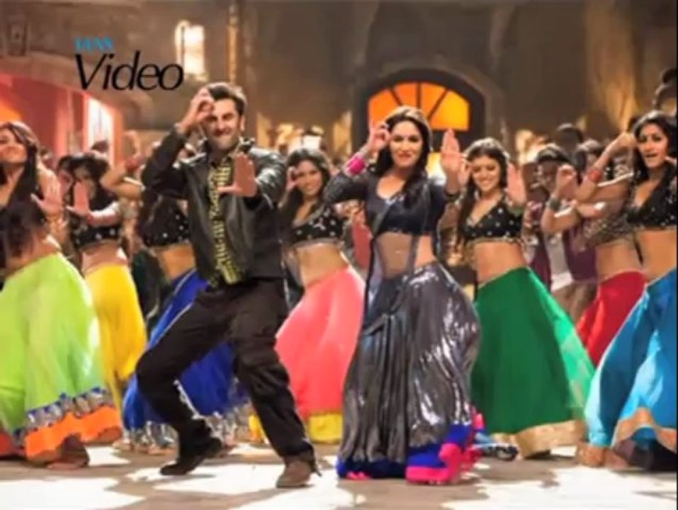 Madhuri love scenes with Naseer in Dedh Ishqiya