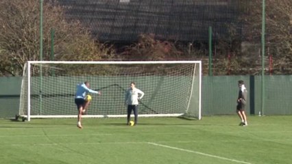 Vincent Kompany régale à l'entraînement !