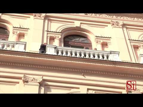 Napoli - I lavoratori Cub occupano la Camera di Commercio (25.11.13)