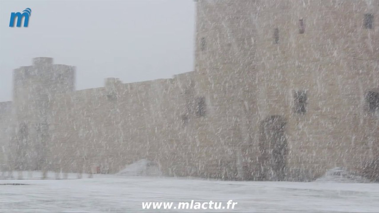 La neige tombe sur Aigues-Mortes (Gard)