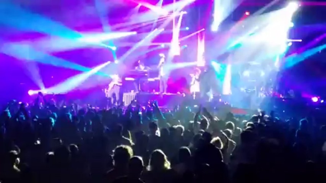 Alive and Kicking - Simple Minds - Live in Paris