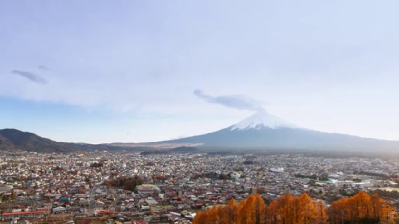 富士吉田市忠霊塔からはなれ笠雲　timelapse