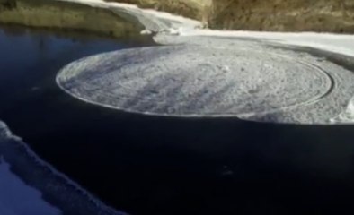 Un étrange cercle de glace sur une rivière du Dakota