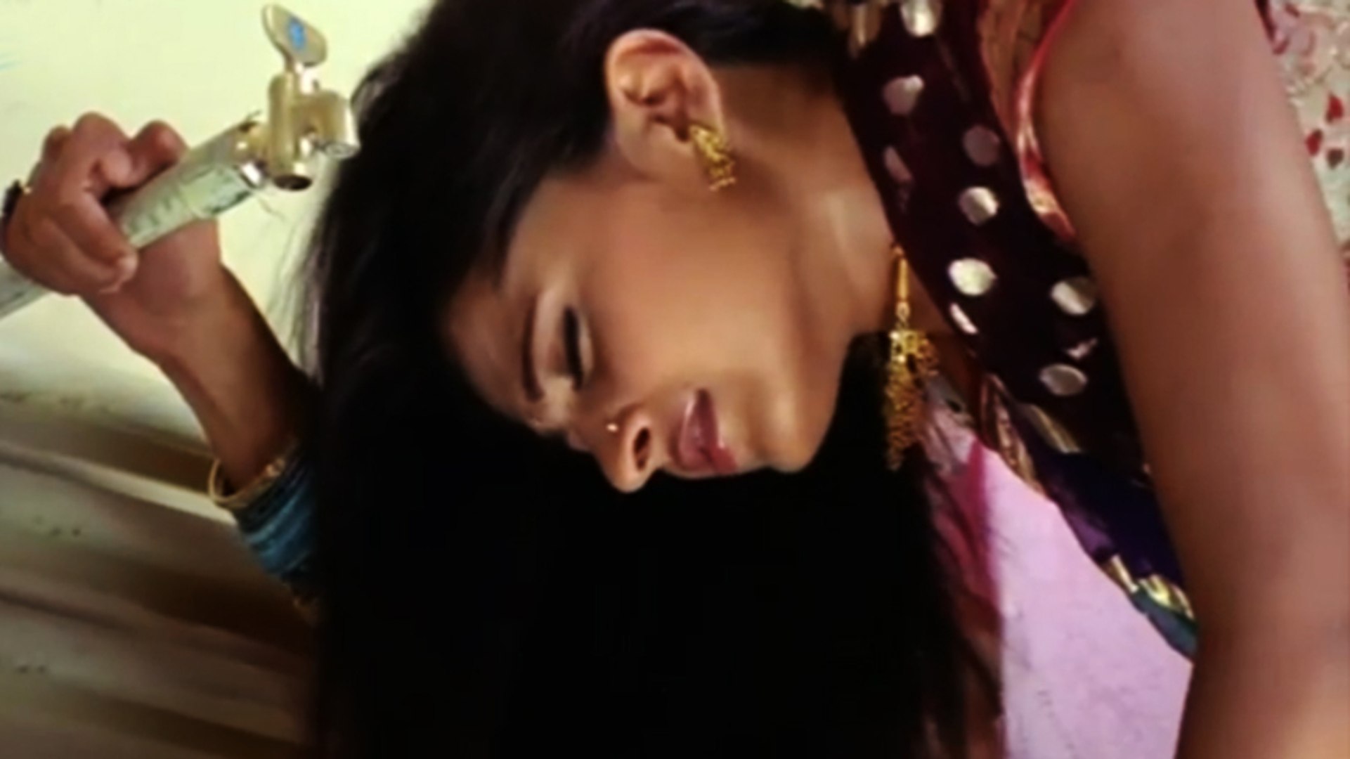 Anushka Shetty HOTTEST Scene | Vikramarkudu | Ravi Teja, Anushka Shetty -  video Dailymotion