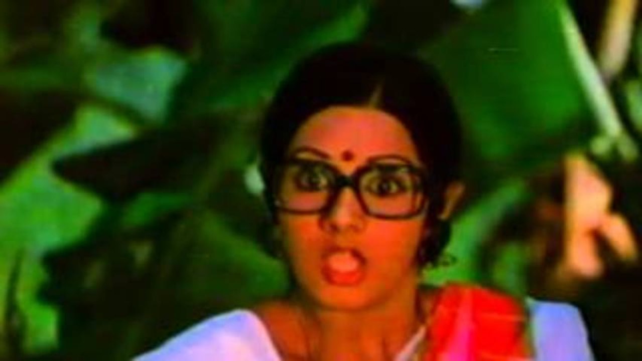 Sridevi Lost In Her Dreams - Padaharella Vayasu - Superhit Drama Film