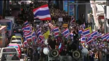 En Thaïlande, les manifestants coupent l'électricité au siège de la police