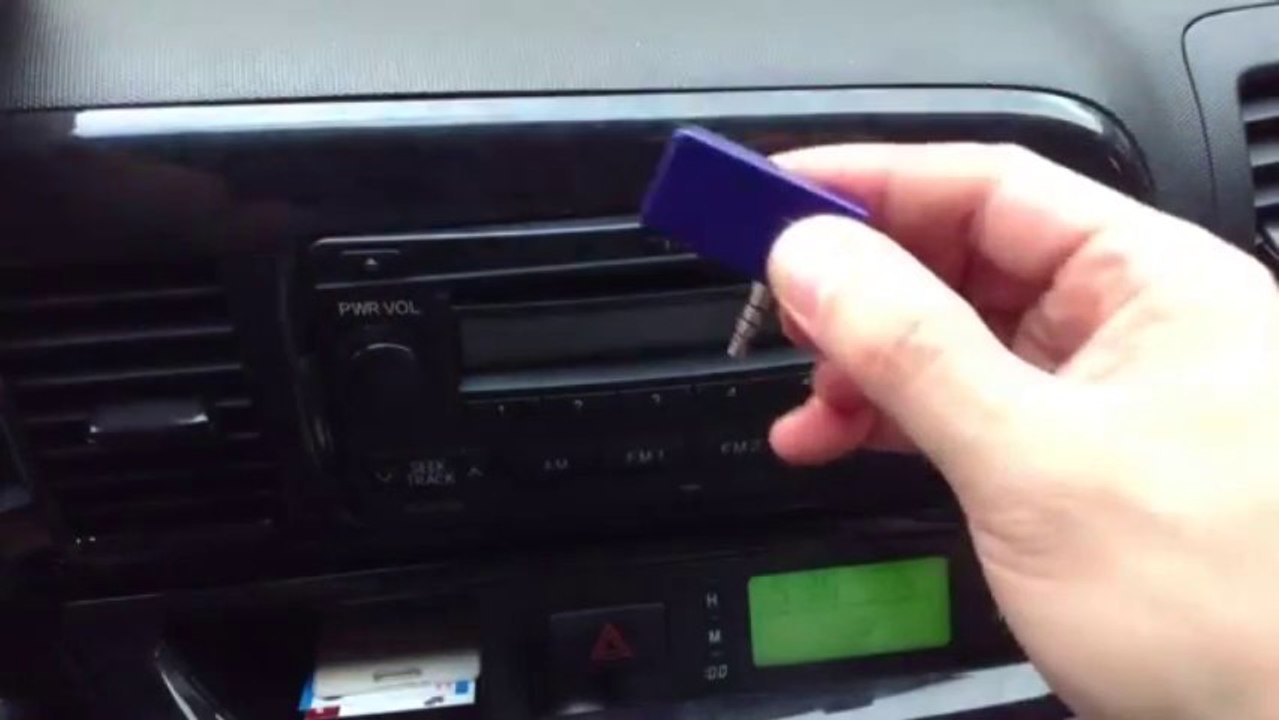 FM Transmitter for iPad - Easily Connect iPad to Your Car Radio