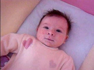 22 nov 06 2 Alya sourit et rigole