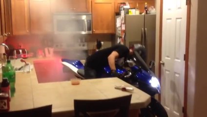 Faire un BURN en moto dans sa cuisine!