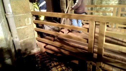 Pose du nouveau pont-levis au Mont-Saint-Michel