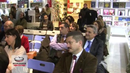 Alberto Di Majo racconta il “Virus” della politica italiana, 101 parole su luce e ombre del non partito M5S