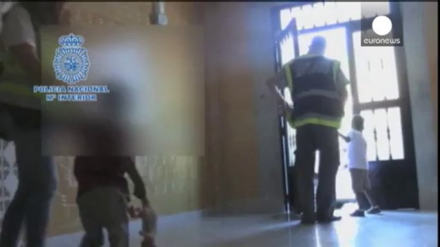 España: niños retenidos para obligar a sus madres a prostituirse