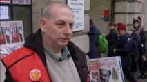 Big Issue seller accepts card payments on the street