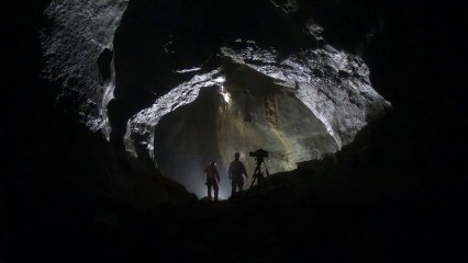 Test caméra Sony HDR-CX740 VE en spéléo  avec éclairage Dragonsub vidéo