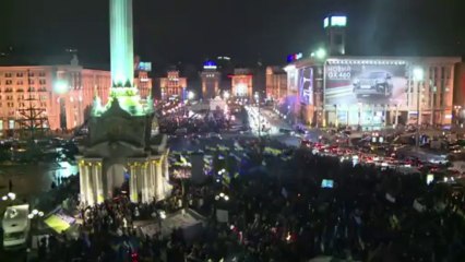 Pro-EU campaigners keep rallying as EU fails to lure Kiev