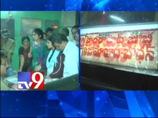 Download Video: Gold ornaments, cash worth lakhs looted