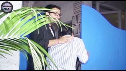 Deepika Padukone gets FORCEFULLY KISSED !