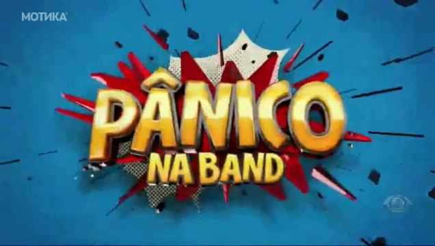 МОТИКА: „Грд“ дечко се обидува да ги фати најјаките женски на плажа со своето Ферари