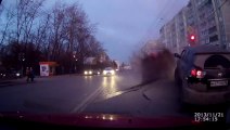 Explosion violente en pleine ville en RUSSIE - La route se soulève!