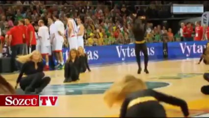 Ponpon kızlarını izleyenlerin ağzı açık kaldı!