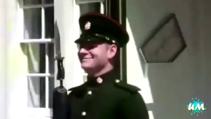 L'armée c'est que du bonheur - Gros fails de soldats et gardes. Compilation fun!