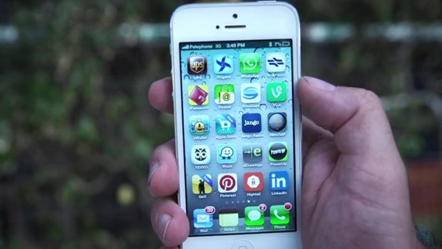 PowerUp 3.0 : Avion en papier contrôlé par smartphone