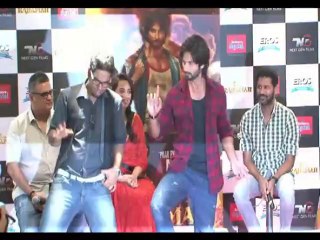 Shahid does a GANDI BAAT