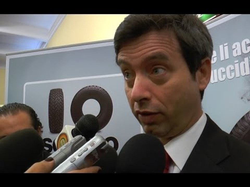 Napoli - Terra dei Fuochi, Orlando: "Bonifiche e riforma dei reati" (30.11.13)