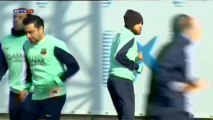 Barcelona train after rest day, Alves and Adriano return