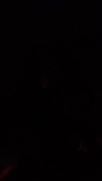 Eve rit aux éclats.