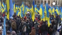 A Kiev, nella piazza divisa, i nervi sono tesi