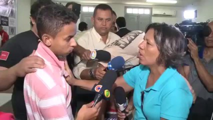 Mãe evangélica encontra ASSASSINO de seu filho, olha só o que acontece