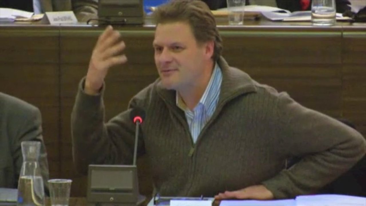 CM20131122-GratuiteChevalRouge