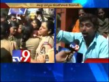 Protesting Palem accident victims' families taken to Golconda Police station
