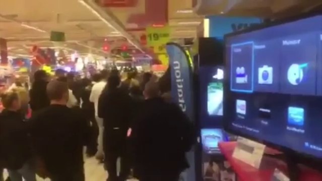 Riots for the new PS4 in france! Crazy!