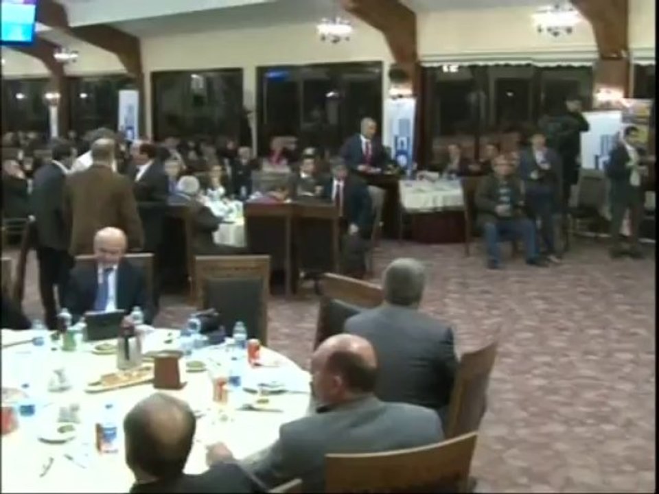 SAADET  PARTİSİ DİYADİN  BELEDiYE  BAŞKANI   CELAL  TANRIVERDİ.Kayseride   düzenlenen yılın  yerel yöneticiler etkinliğinde   yılın   en  başarılı  ve  yılın   en  iyi    belediye  başkanı  ödülünü   dün   akşam   aldı.DENGE  TV.BÖL.TEM . YUSUF GÜNEŞ