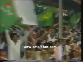 Imran Khan's MAGIC ball to Sunil Gavaskar! Unplayable!
