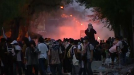 Thai protesters keep up pressure on government