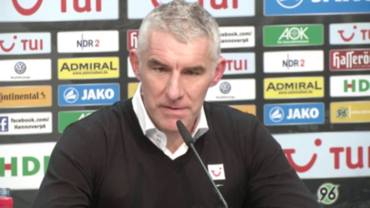 FOOTBALL: Bundesliga: Slomka: 'Elfmetersituation war der Schlüsselmoment'