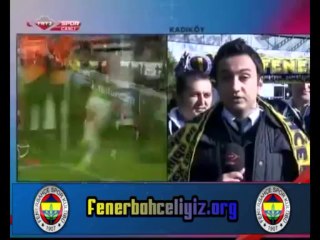 Fenerbahçeli Taraftarlar TRT Spikerine F.Bahçe Atkısı Taktı