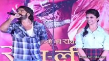 Shocking - Ranveer singh & Deepika Padukone caught kissing in Public