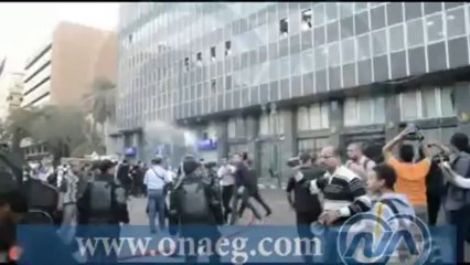 الداخلية ترش المياه على متظاهري لا للمحاكمات العسكرية تطبيقا لقانون التظاهر