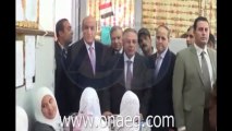 شاهد.. وزير التعليم يسلم التابلت لطالبات الثانوي في مطروح
