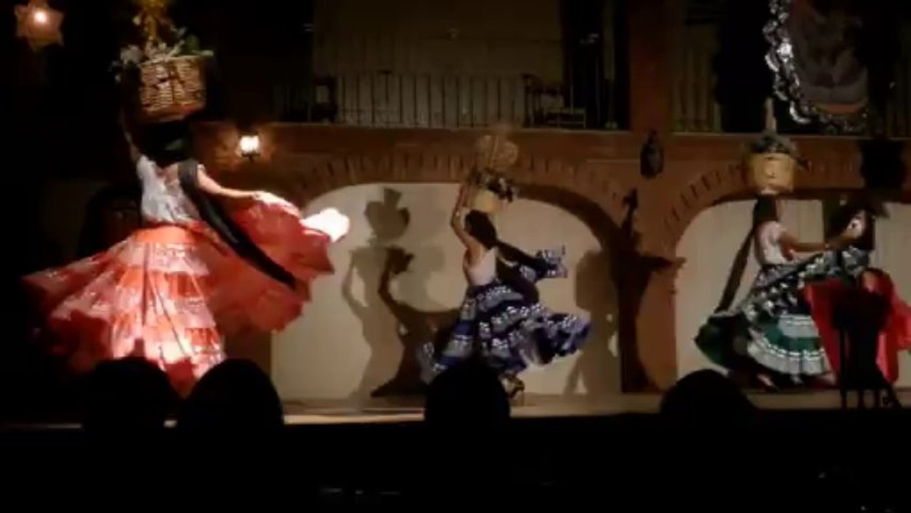 DANSES DE LA GUELAGUETZA  A OAXACA  (MEXIQUE)  LE 17  NOVEMBRE