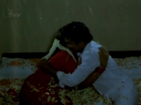 Rajendra Prasad Kisses A Man Instead Of A Sexy Lady - Pelli Chesi Chudu