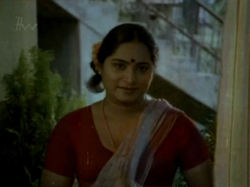 Rajendra Prasad Trying To Woo His Maid - Pelli Chesi Chudu